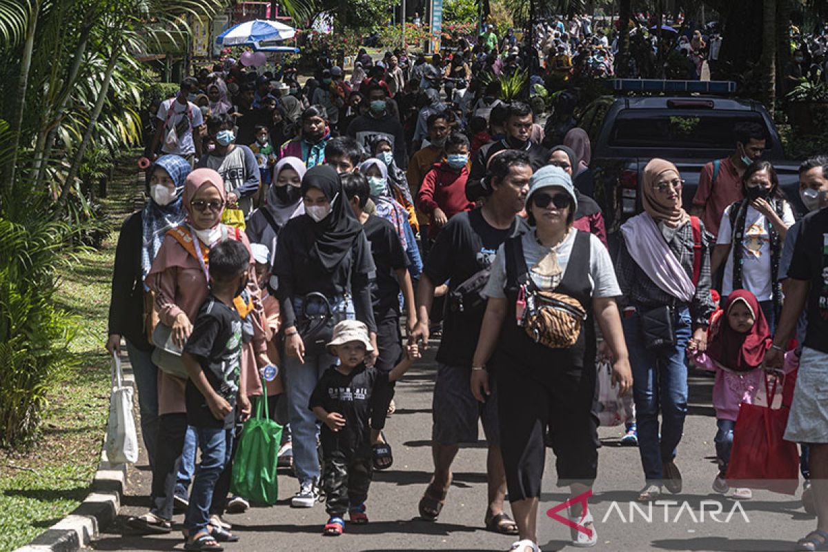 Taman Margasatwa Ragunan "diserbu" wisatawan