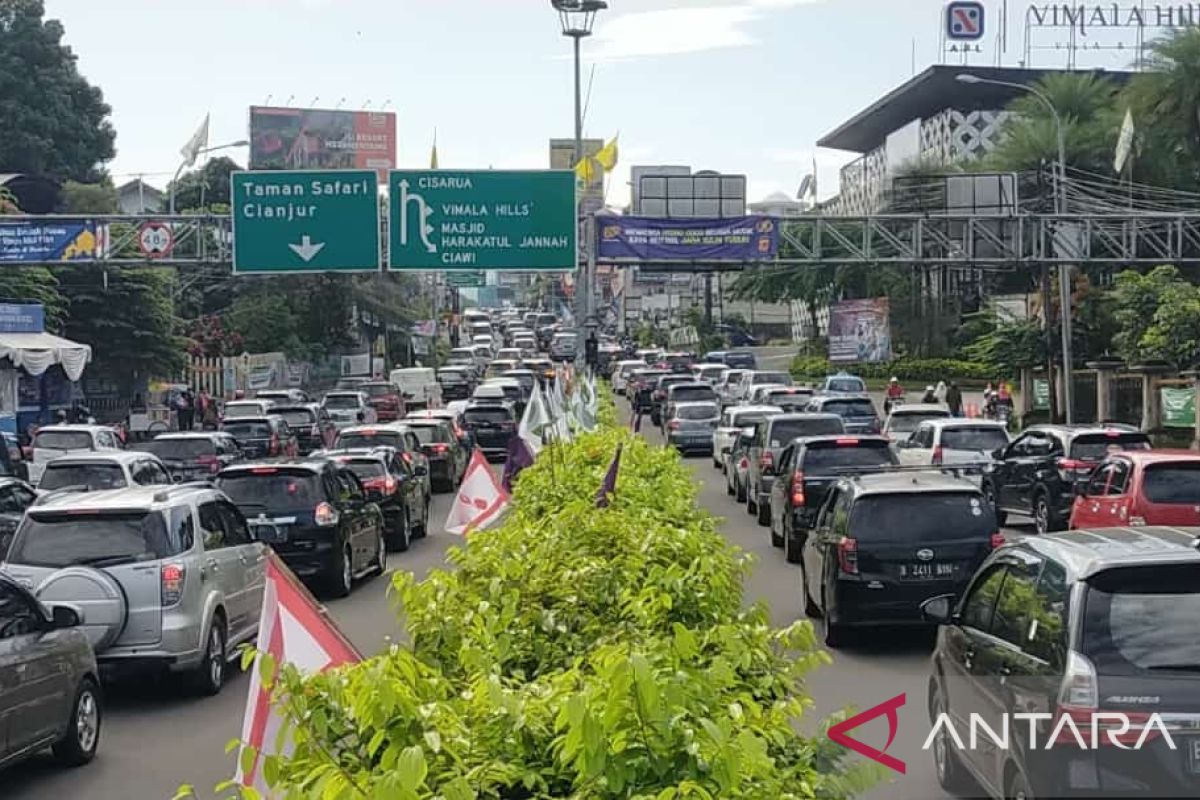Polisi catat lebih dari 90 ribu kendaraan per hari masuk jalur Puncak Bogor