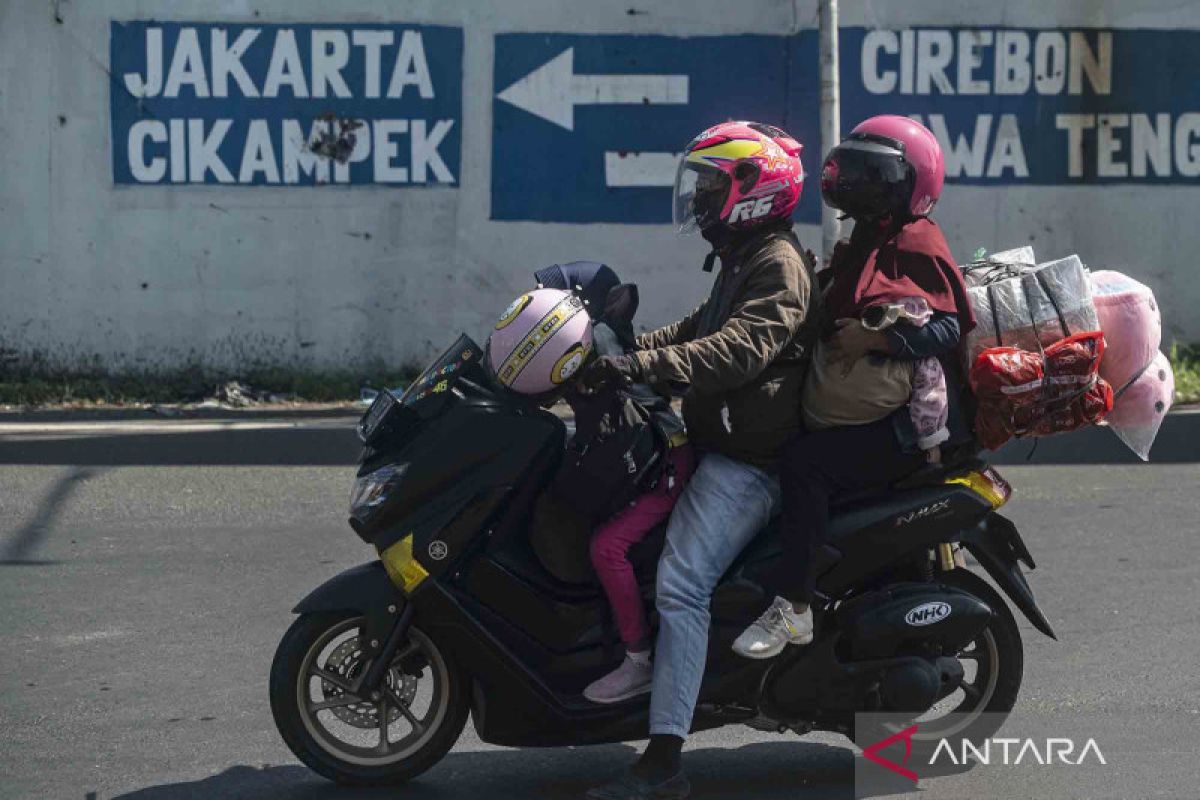 Di Jalur Lingkar Utara Brebes, pemudik motor mulai ramaikan arus balik