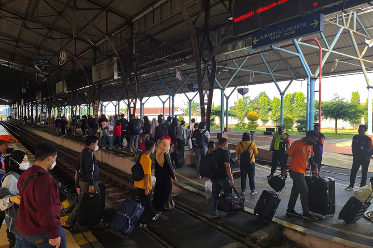 Puncak arus balik di Stasiun Purwokerto pada H+1 Lebaran