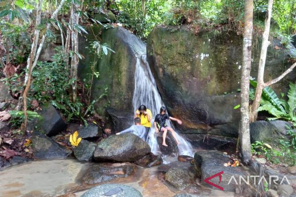 Air Terjun Bukit Mangkol dipadati wisatawan pada H+3 Lebaran