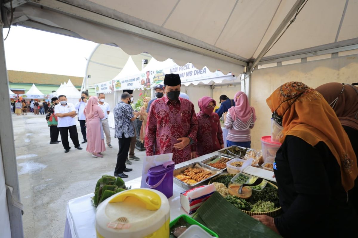 Festival Pecel Pincuk di Kota Madiun diminati banyak pemudik