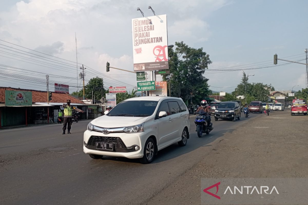 Arus kendaraan ramai lancar di jalur selatan Jateng