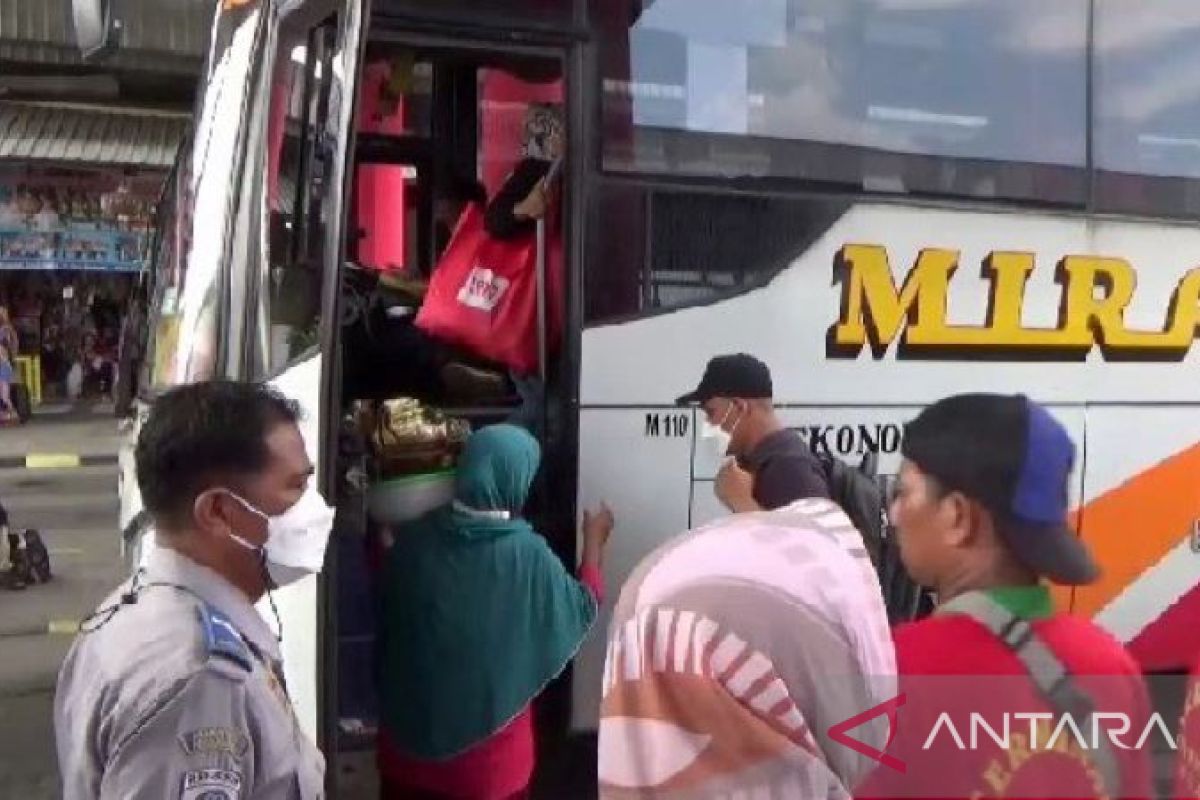 Terminal Ngawi sediakan bus cadangan untuk angkut penumpang arus balik