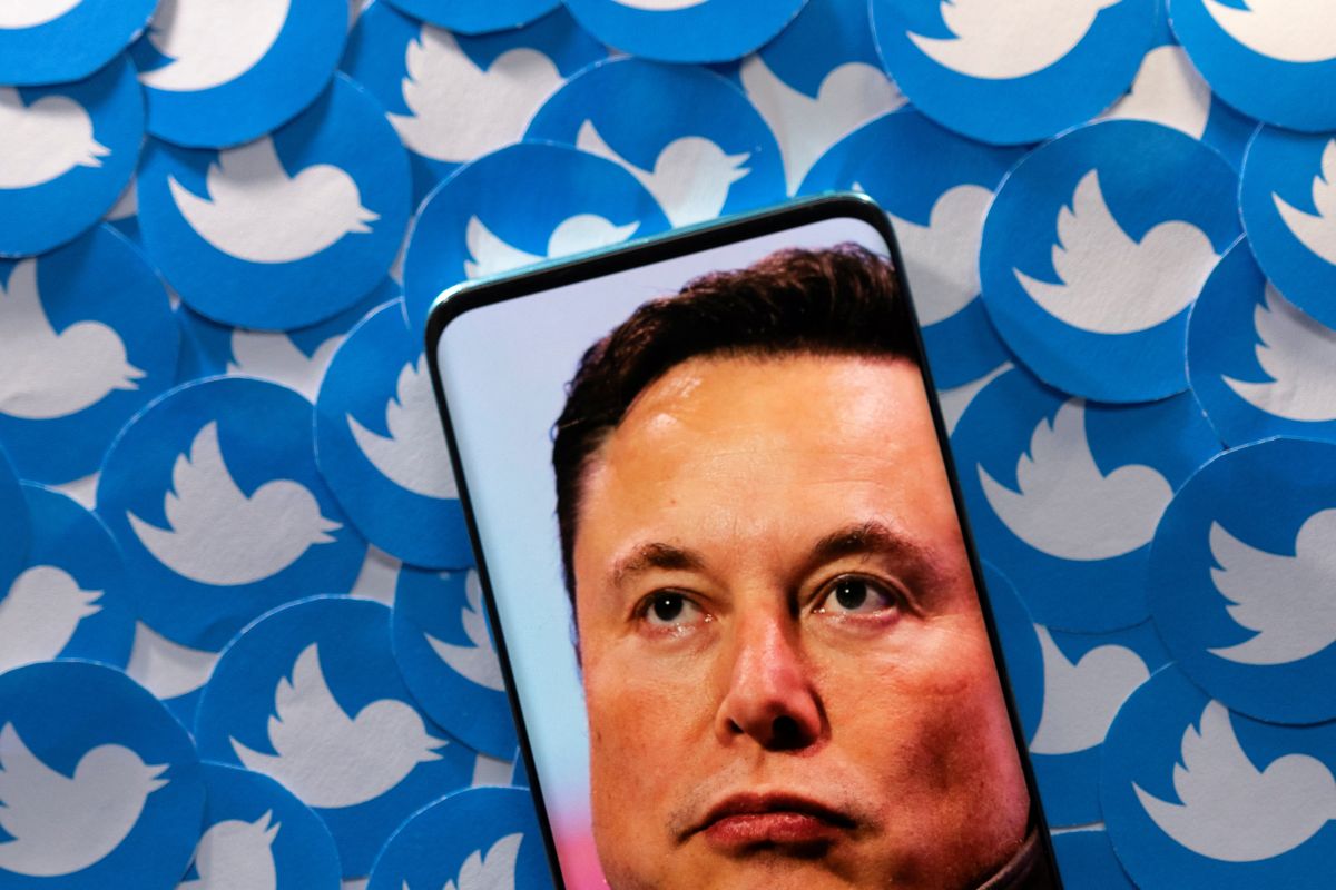 Elon Musk isyaratkan ingin beli Twitter  harga  murah