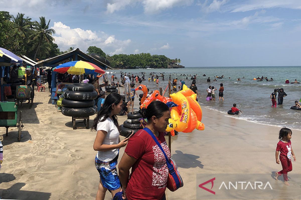 Pengunjung dan pedagang Pantai Sambolo 2 Anyer apresiasi aparat polisi