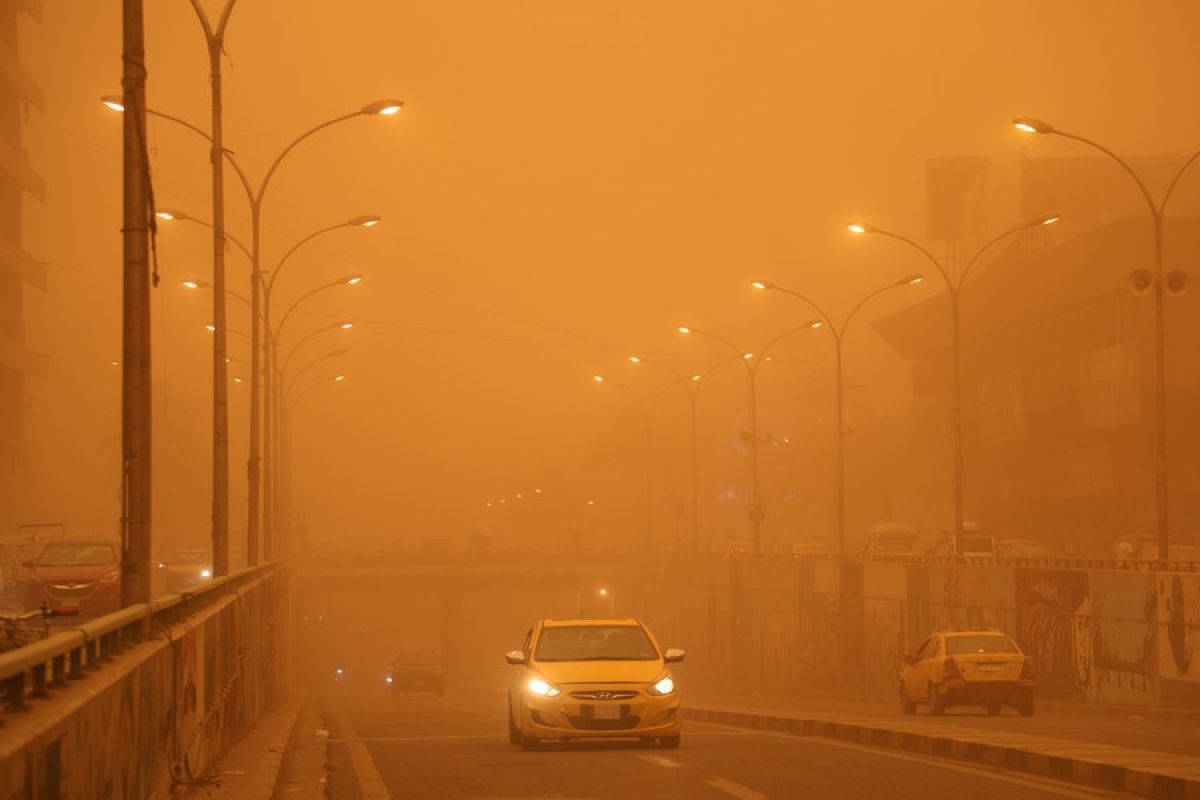 Ribuan orang dirawat di rumah sakit akibat badai debu landa Irak