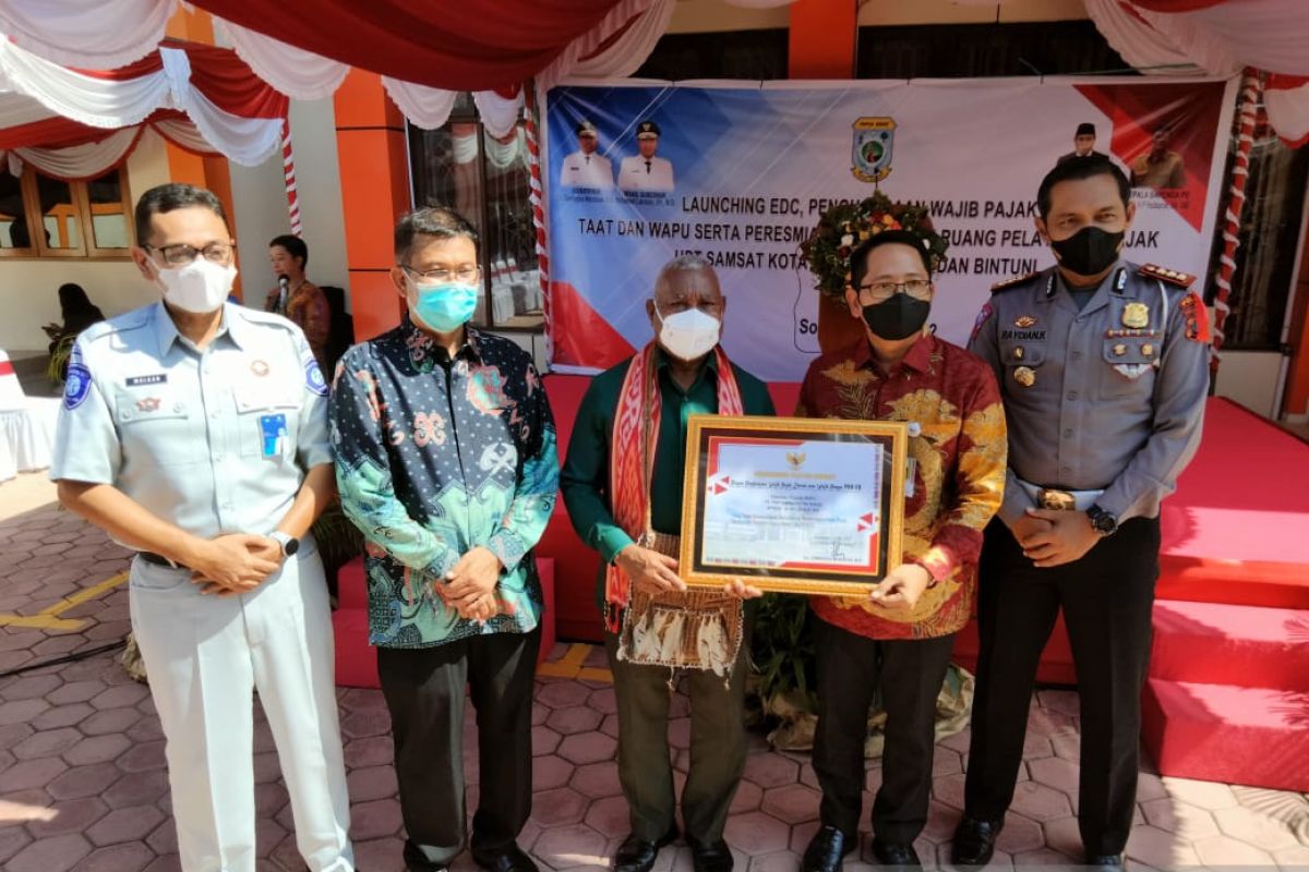 Pemprov Papua Barat beri penghargaan kepada Pertamina Patra Niaga
