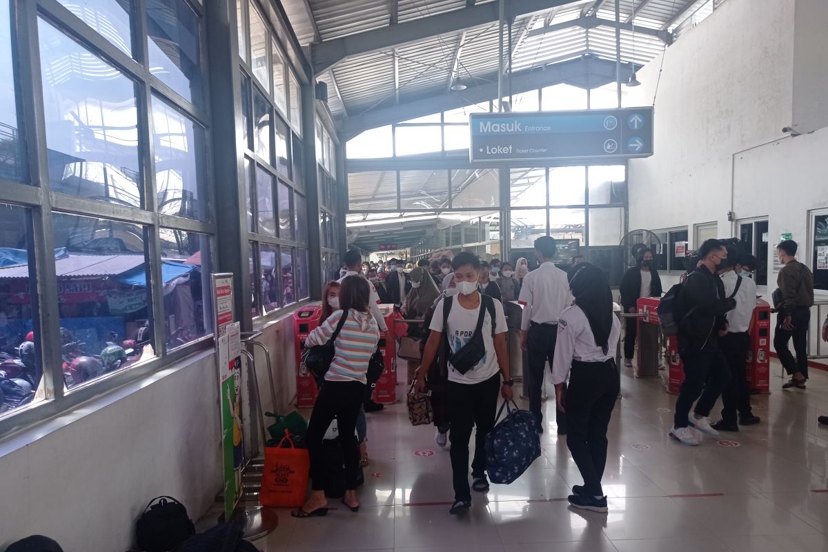 Puncak arus balik Stasiun KA Rangkasbitung, Lebak diprediksi Sabtu-Minggu