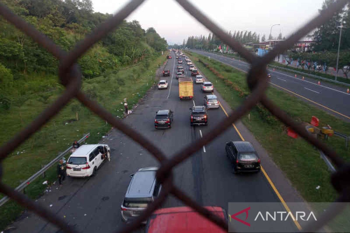 Lalu lintas arus balik di tol Palikanci Cirebon ramai