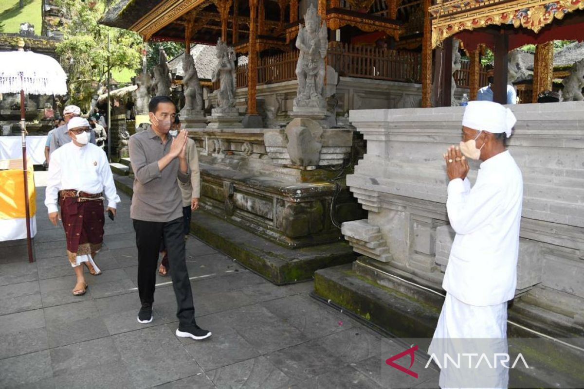 Presiden Jokowi : Rawat cagar budaya Pura Tirta Empul