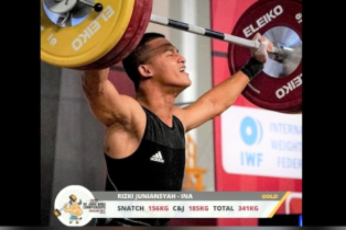 Lifter muda Indonesia  Rizki Juniansyah pecahkan rekor dunia Snatch di Uzbekistan