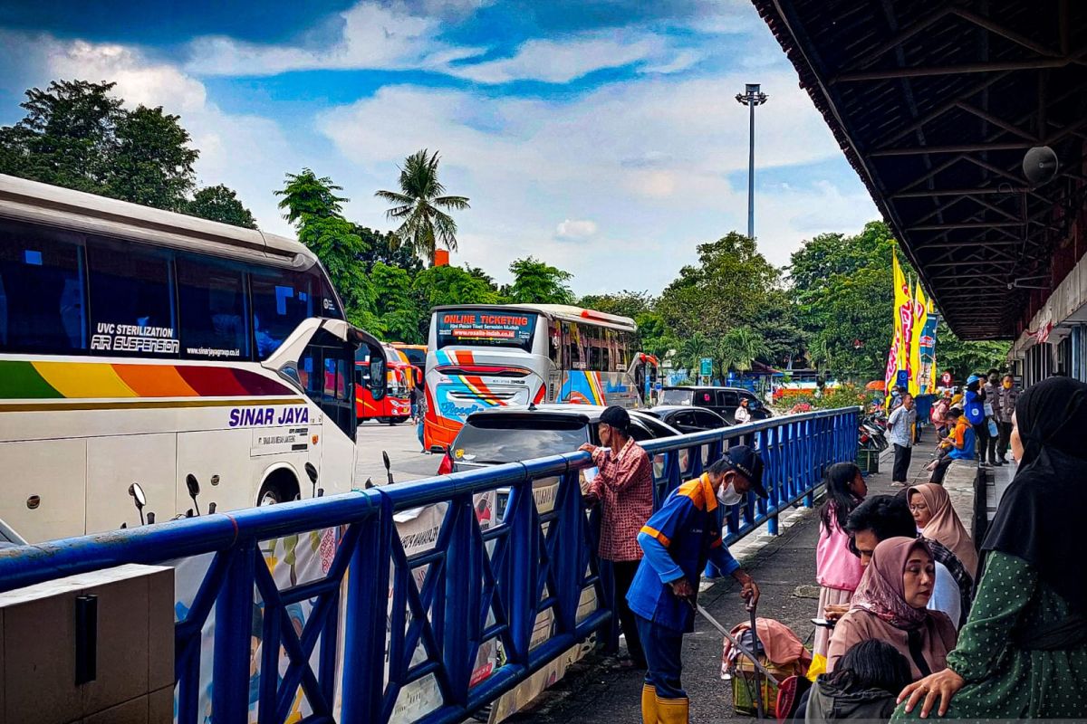 Pengelola Terminal Kampung Rambutan jamin kebersihan demi kenyamanan