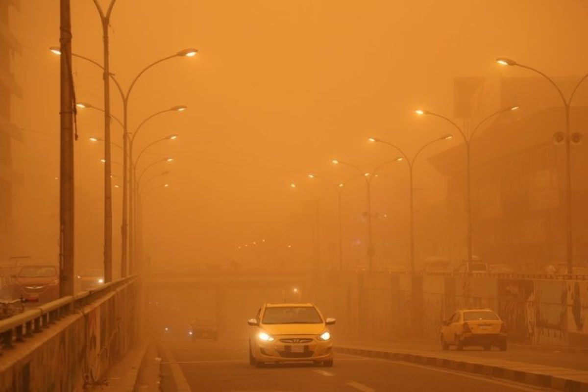 Ribuan orang dirawat di rumah sakit akibat dilanda badai debu di Irak