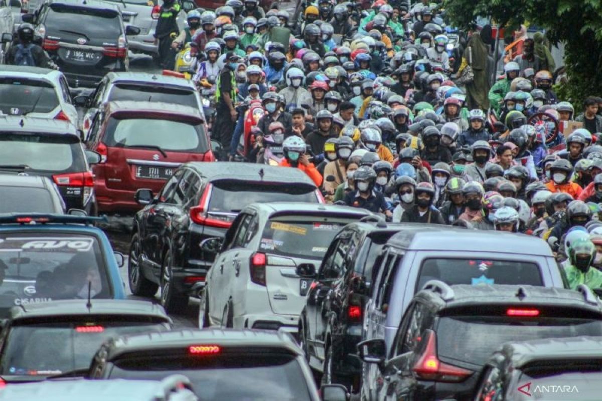 Ini "call center" polisi jika alami sakit hingga mobil mogok saat macet di Puncak