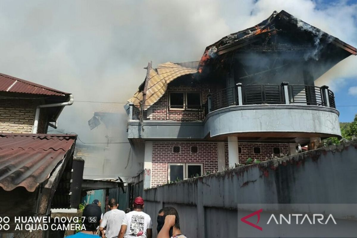 Polisi: korsleting penyebab rumah pensiunan TNI di Ambon terbakar