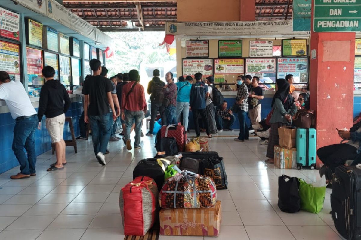 Masih ada arus mudik di Terminal Kampung Rambutan