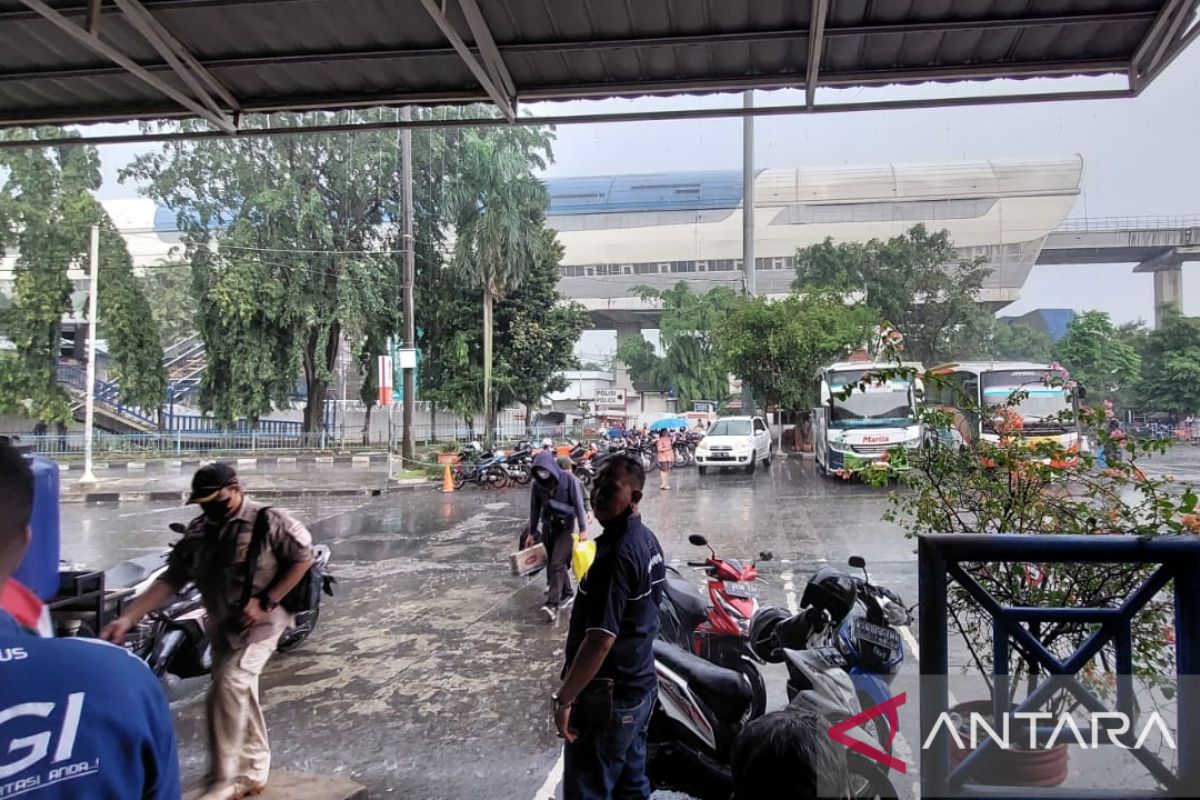 985 penumpang tiba di Terminal Kampung Rambutan pada H+4 Lebaran