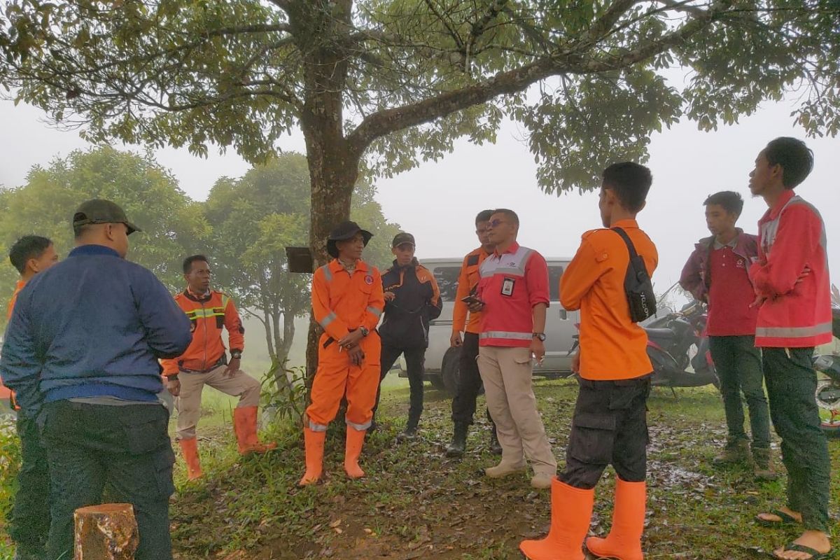 85 personel dikerahkan  cari penerbang paralayang hilang di Agam