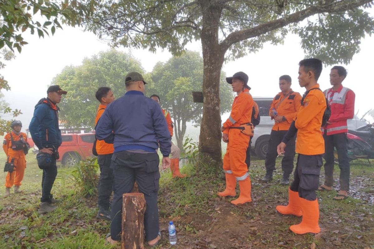 Hilang 24 jam, penerbang paralayang  ditemukan di kawasan hutan Lawang Agam