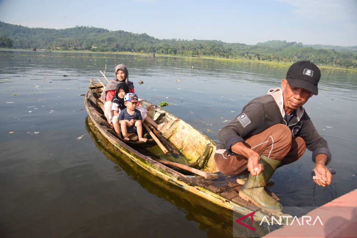 Dedi Mulyadi tawarkan hadiah keluarga nelayan di Cianjur untuk ikut program KB