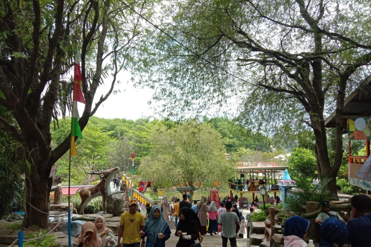 Objek wisata Taman Rusa Aceh Besar dikungi 5.000 wisatawan per hari
