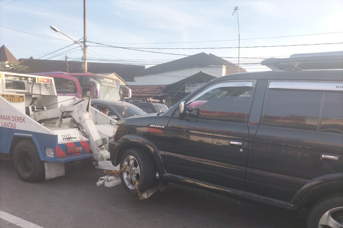 Dua mobil terlibat kecelakaan di jalur Puncak Bogor Jabar