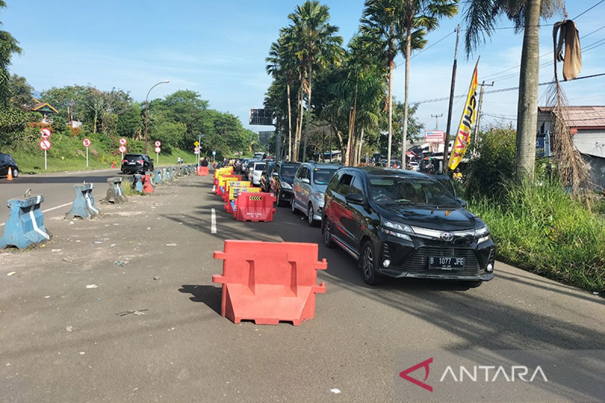 Jalur Jakarta menuju Puncak ditutup hingga pukul 12.00 WIB