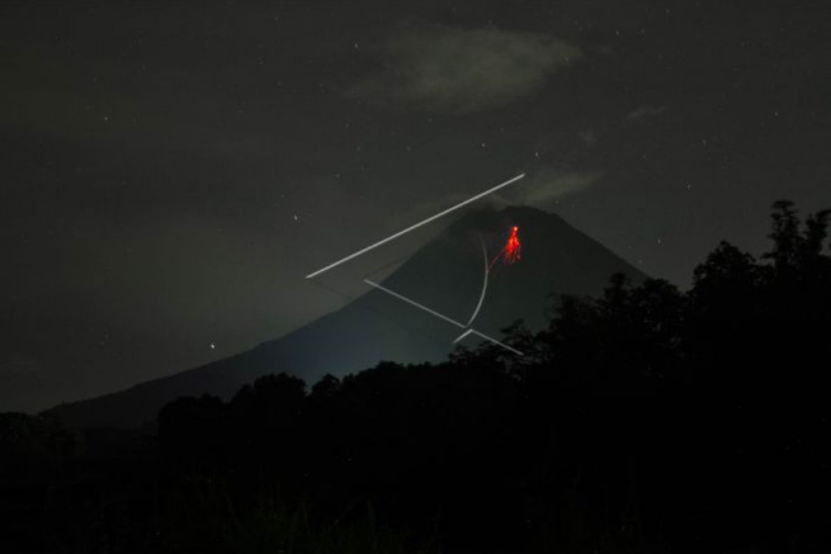 Gunung Merapi mengalami 154 kali gempa guguran