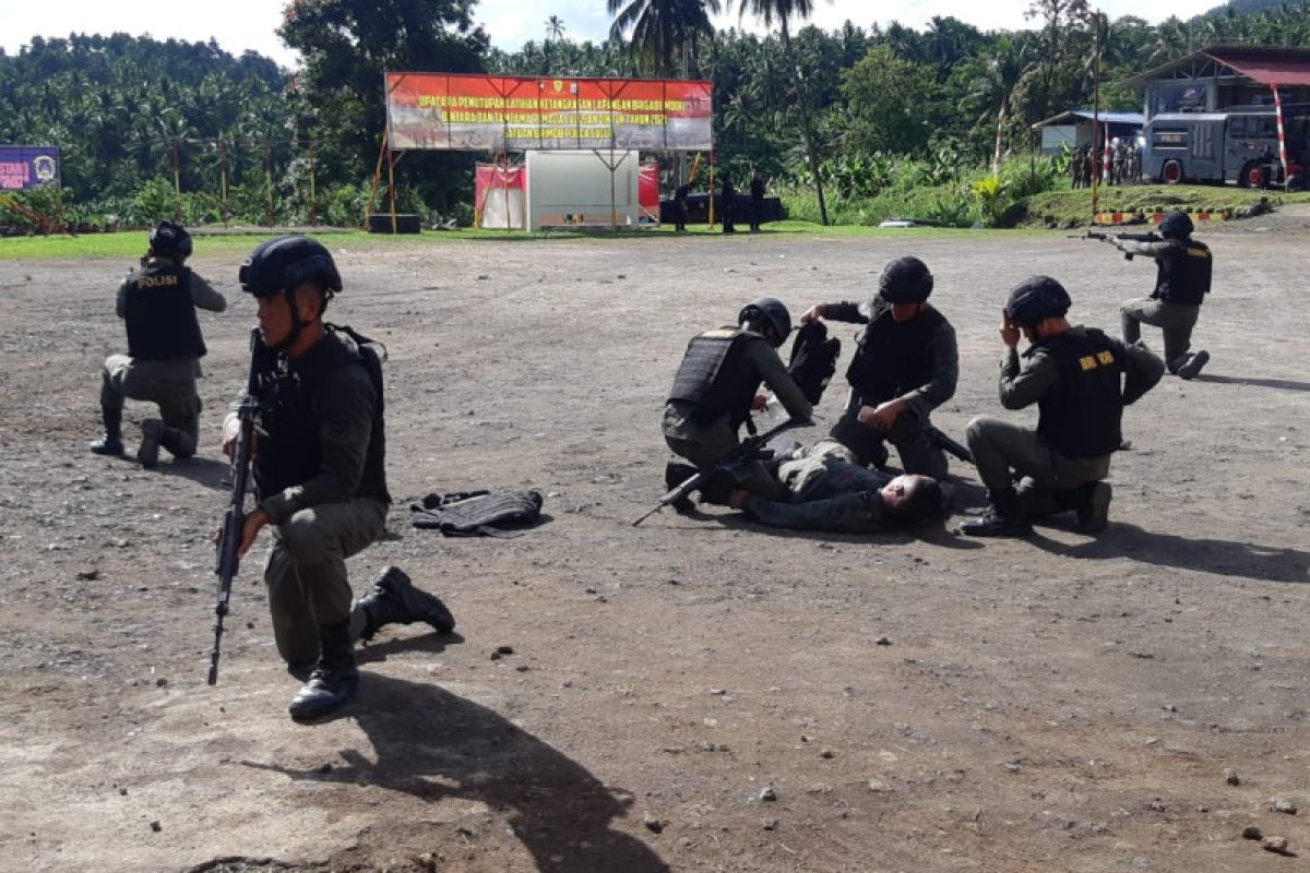 Kapolda Sulut menutup latihan ketangkasan lapangan Brimob