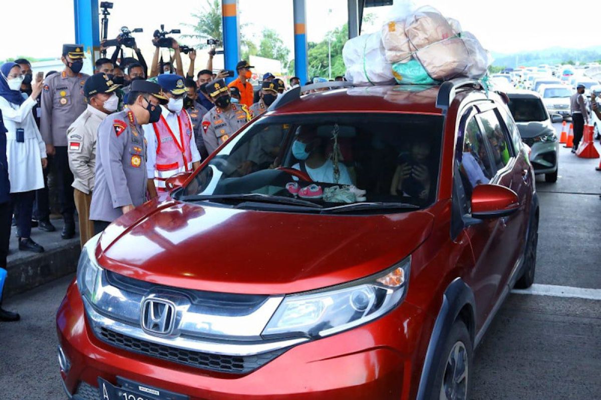 Kapolda Lampung dampingi Kapolri tinjau arus balik di Pelabuhan Bakauheni