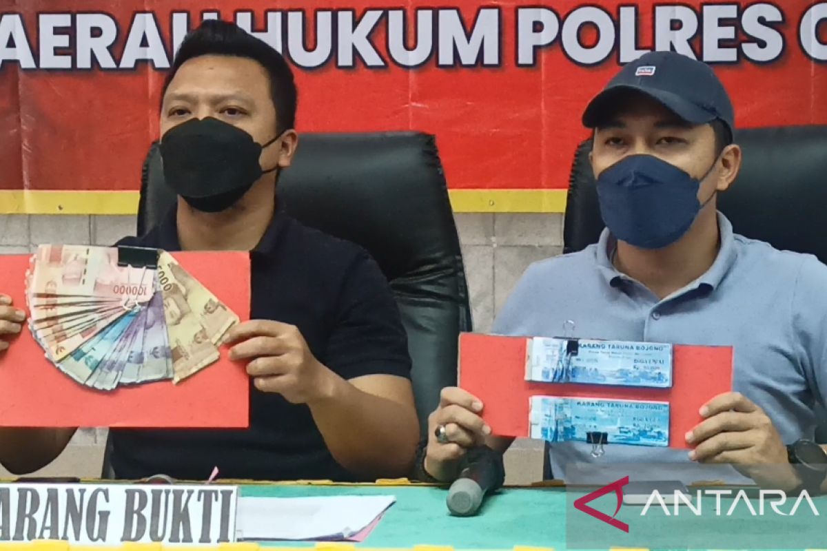 Polres Cilegon amankan tiga warga terkait Pungli tiket parkir di wisata Mercusuar Anyer