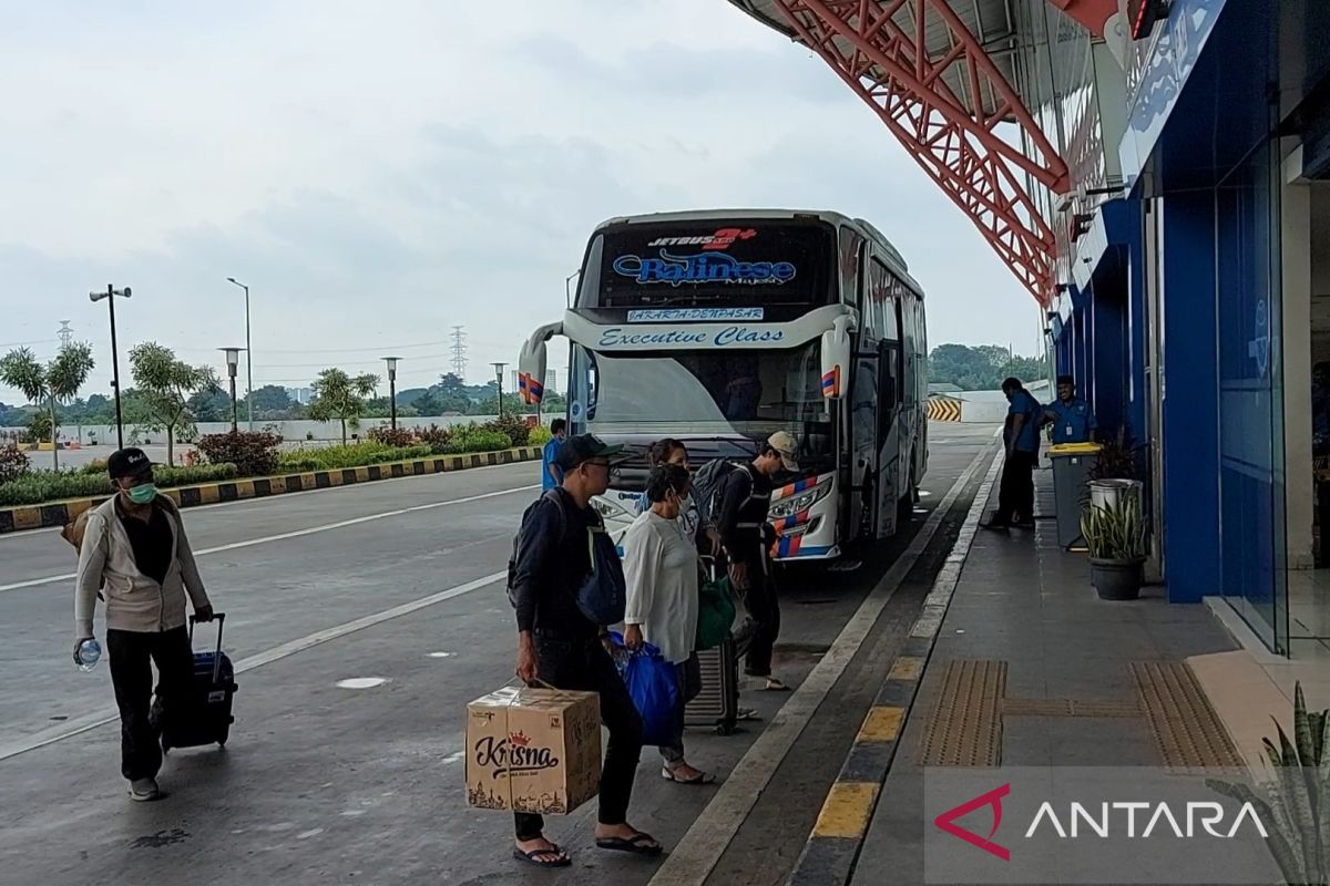 Penumpang di Terminal Pulo Gebang diingatkan untuk awasi barang bawaan