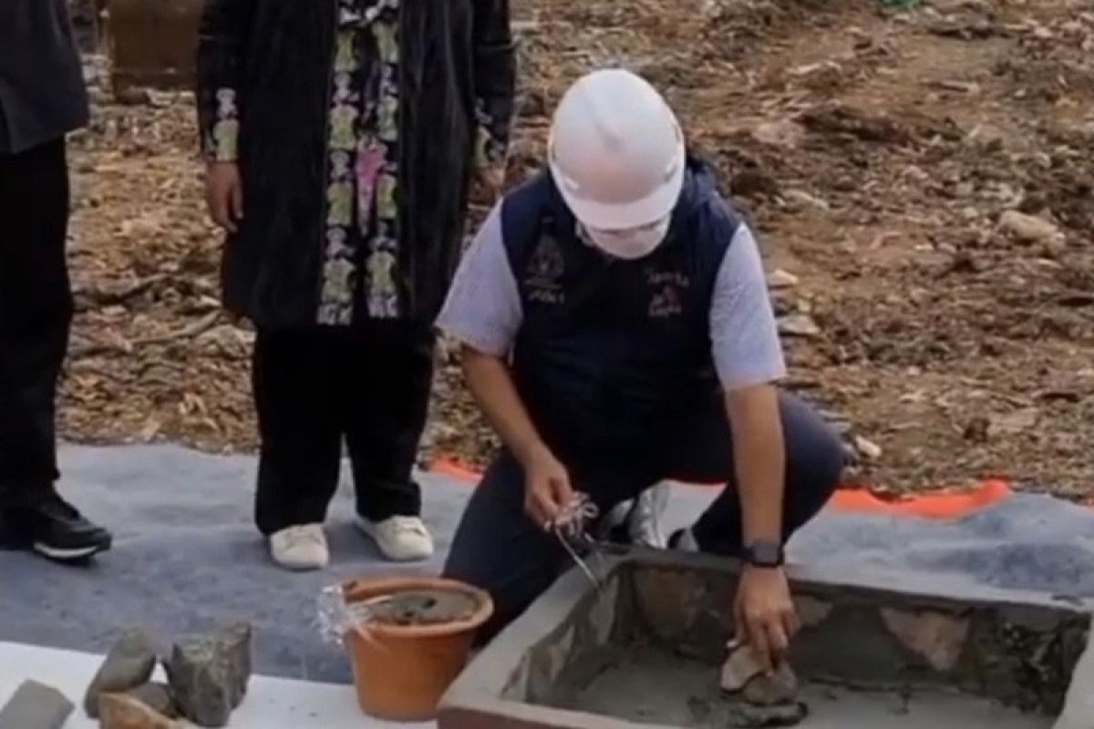 Ulang tahun, Anies letakkan batu pertama rusun petani di Kampung Bayam
