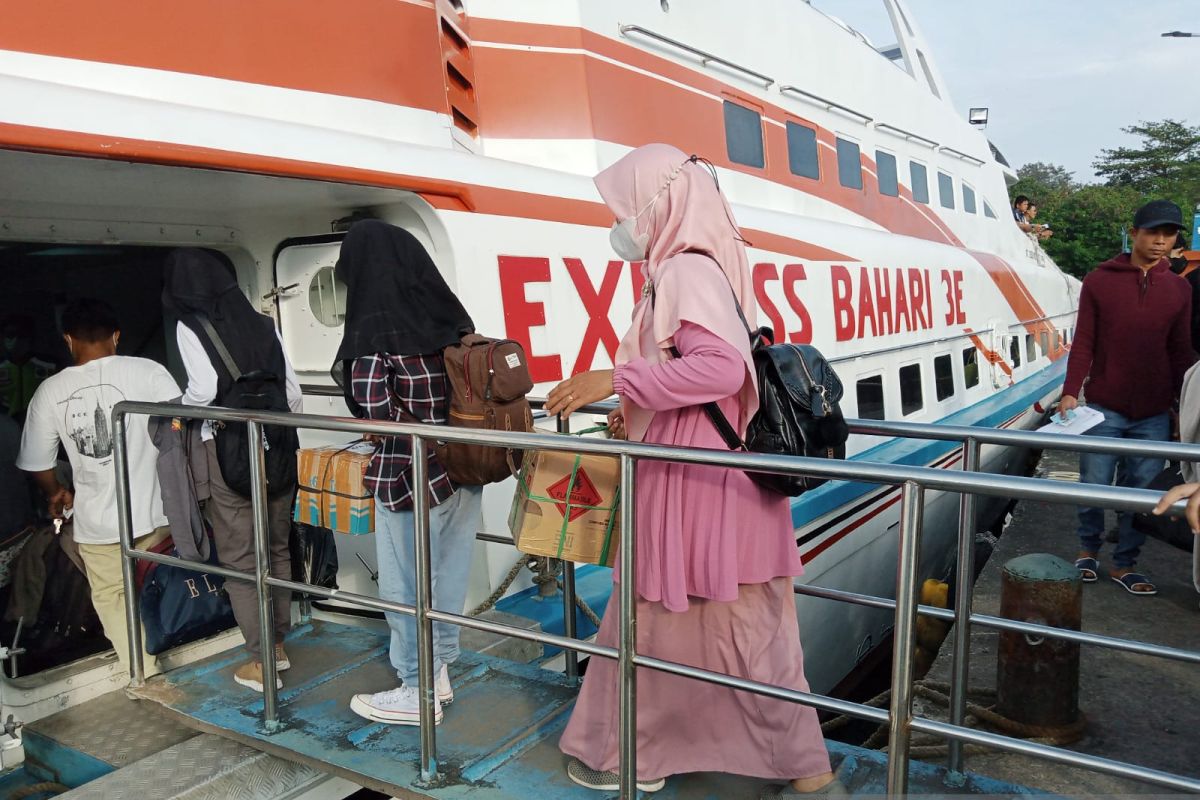 Penumpang arus balik di Pelabuhan Tanjung Pandan capai 398 orang