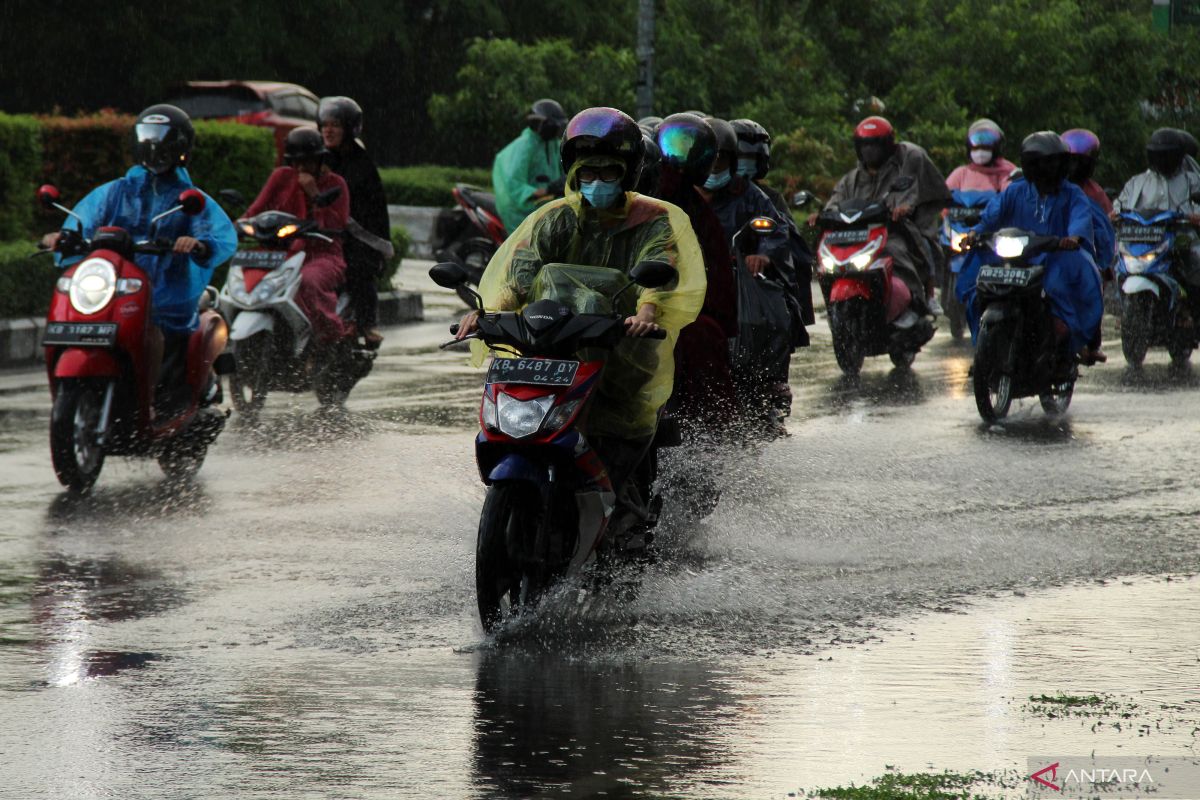 BMKG keluarkan peringatan hujan  lebat di sejumlah wilayah Indonesia