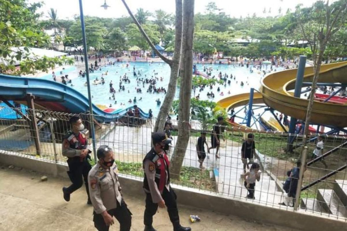 Polres Polewali Mandar ingatkan wisatawan jaga keselamatan anak saat liburan
