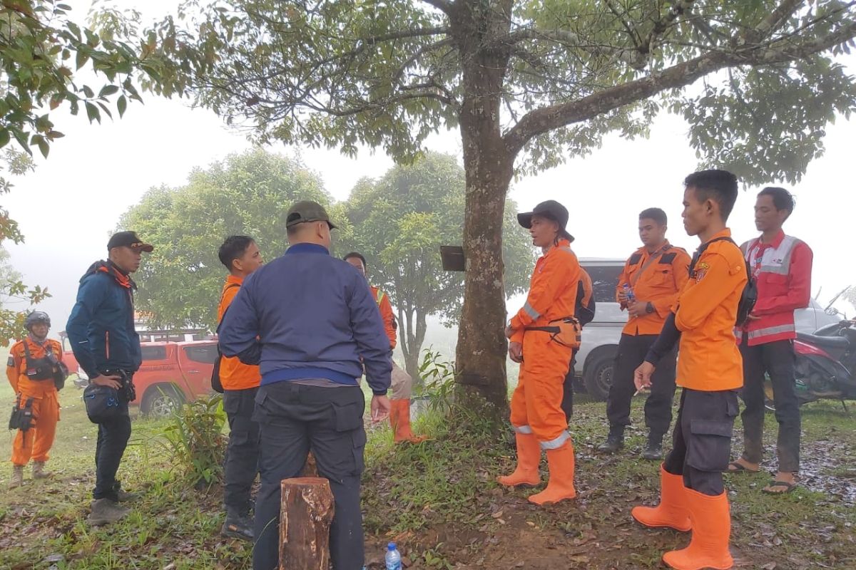 Penerbang paralayang yang hilang di Puncak Lawang ditemukan selamat