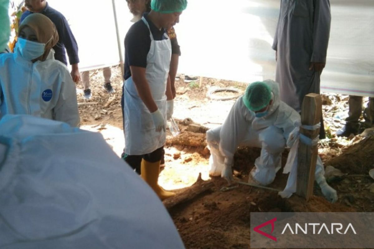Autopsi jenazah Amis dilakukan oleh dokter forensik independen UHO Kendari