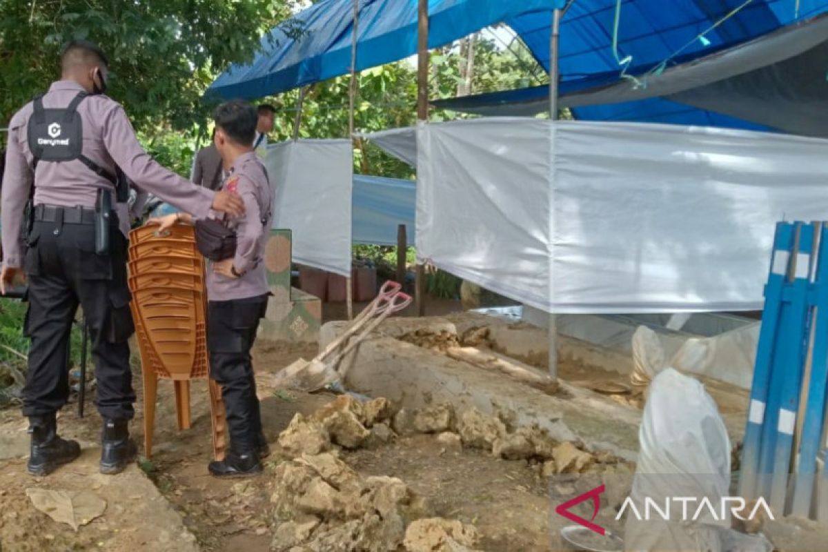 Makam tahanan meninggal usai disel di Muna dibongkar untuk kepentingan autopsi