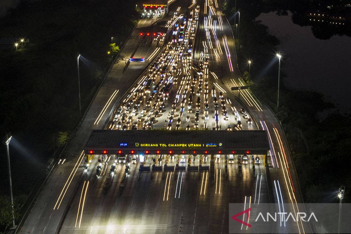 Kemarin, kapal karam hingga 76.706 kendaraan masuk Jakarta H+5 lebaran