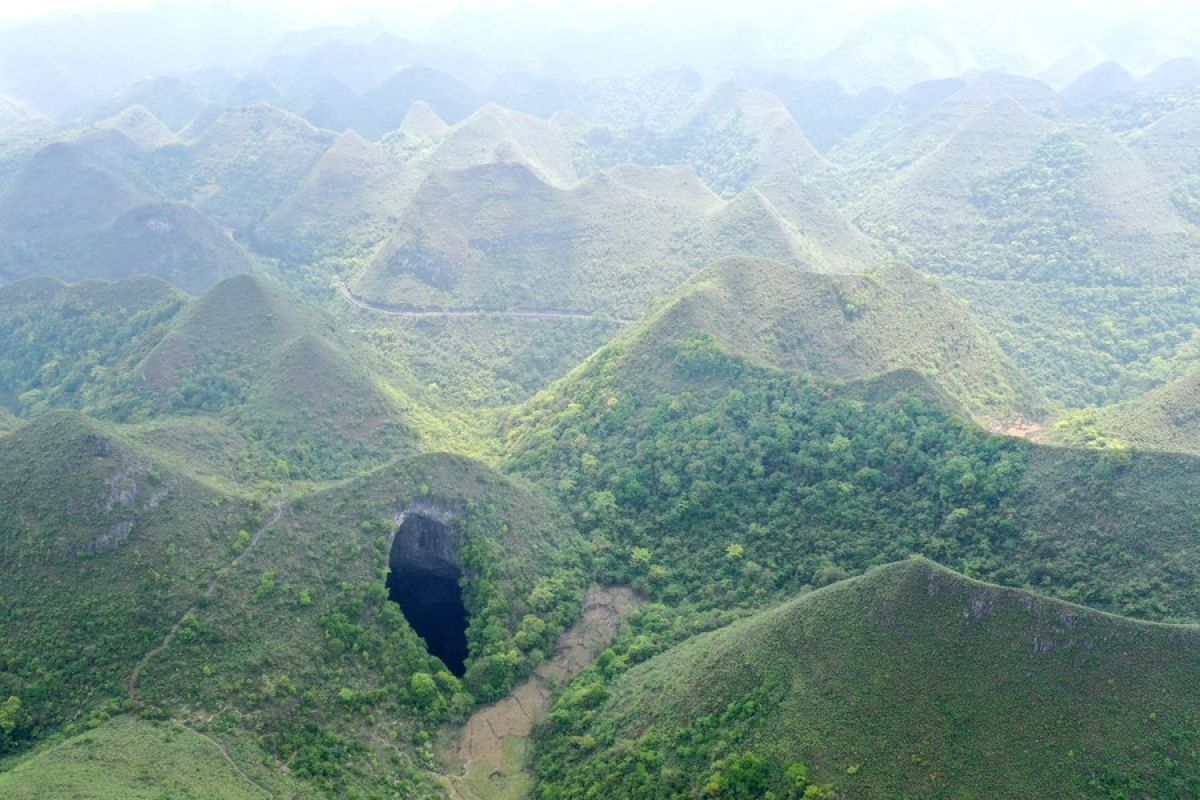 Sinkhole karst raksasa ditemukan di Guangxi, China selatan