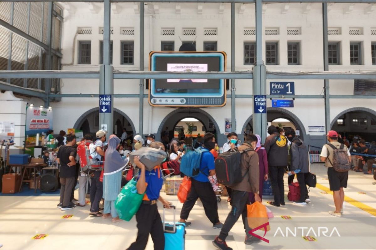 Minggu ini Jakarta kedatangan 40.900 penumpang kereta api