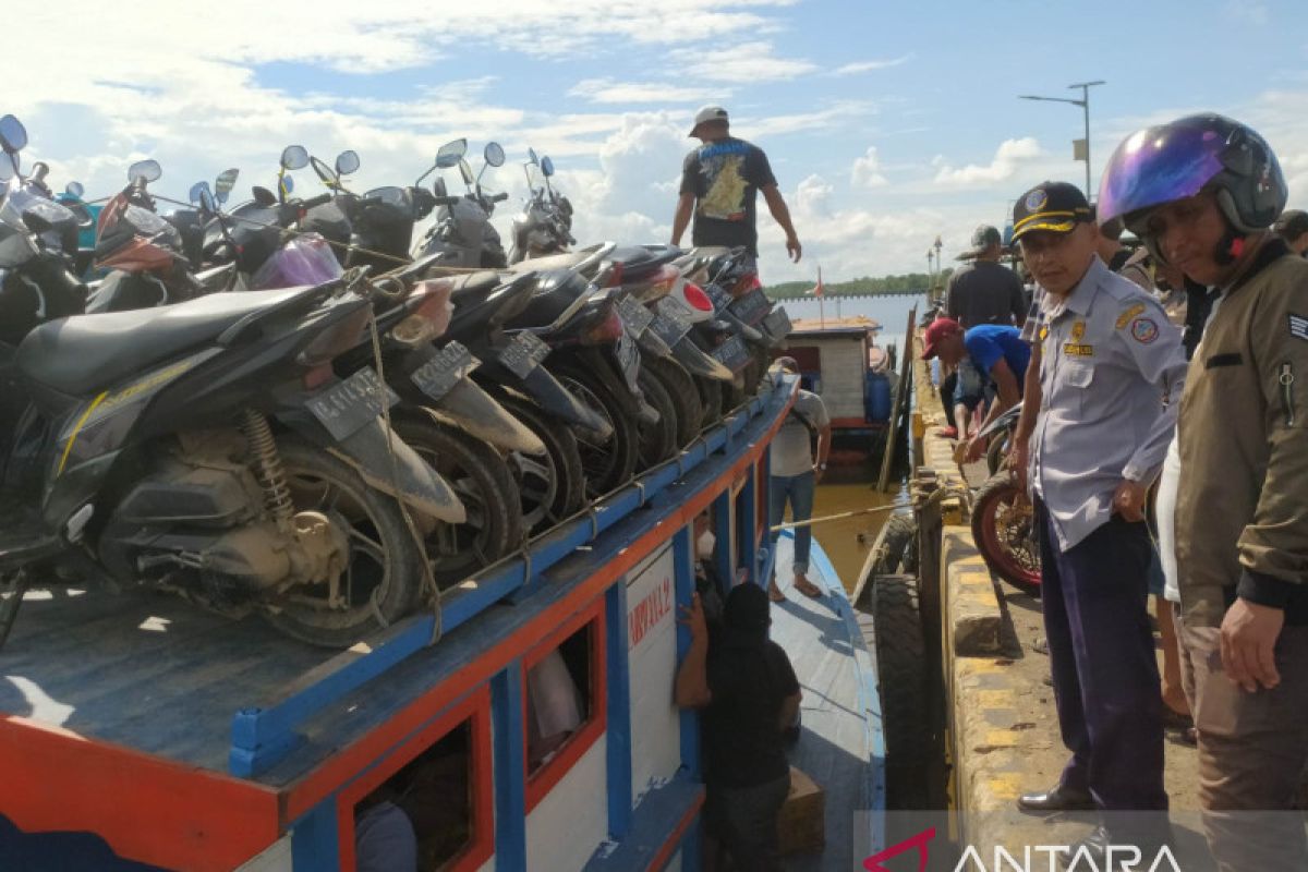 Ratusan calon penumpang KM dari Teluk Batang-Pontianak gagal berangkat