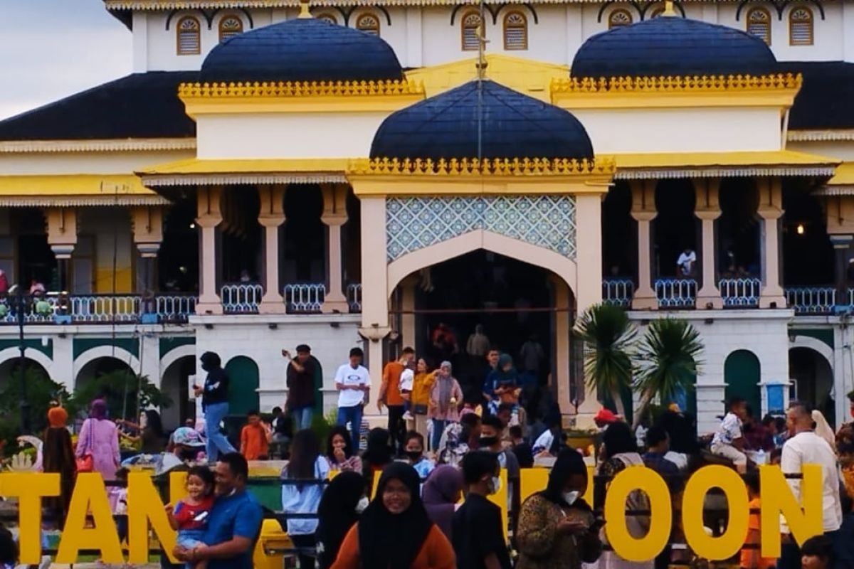 Istana Maimun Medan dipadadati pengunjung