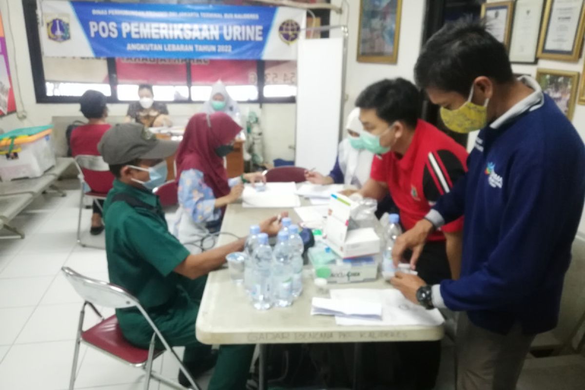 Terminal Kalideres periksa urine 20-25 sopir per hari saat arus balik