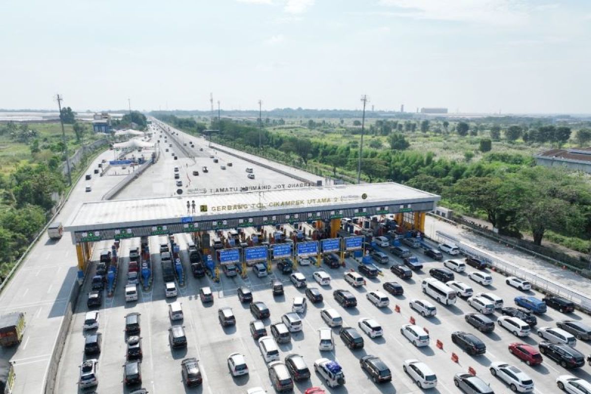 Arus Balik  --  One-way, contraflow schemes implemented on Jakarta-Cikampek Toll Road