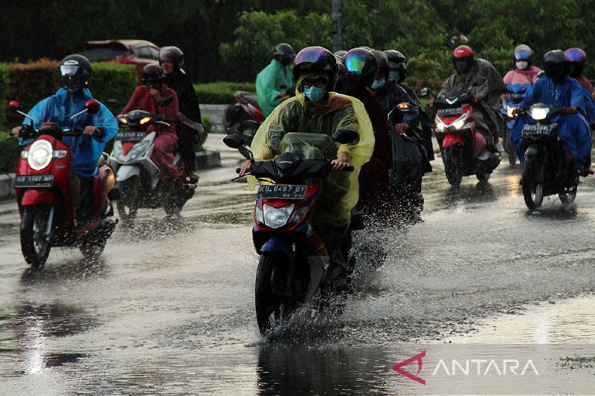 BMKG memprakirakan potensi hujan lebat  di beberapa wilayah Indonesia