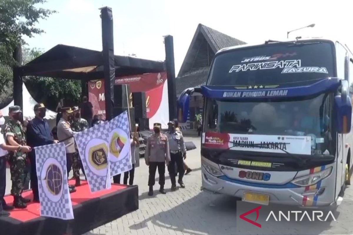 Sebanyak 15 bus balik gratis diberangkatkan dari Madiun menuju Jakarta