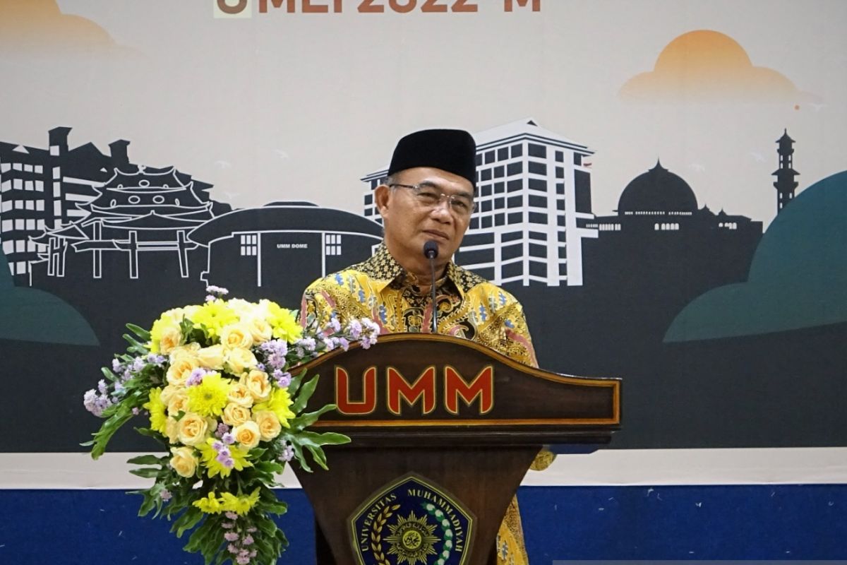 Minister asks academicians to enhance social sensitivity